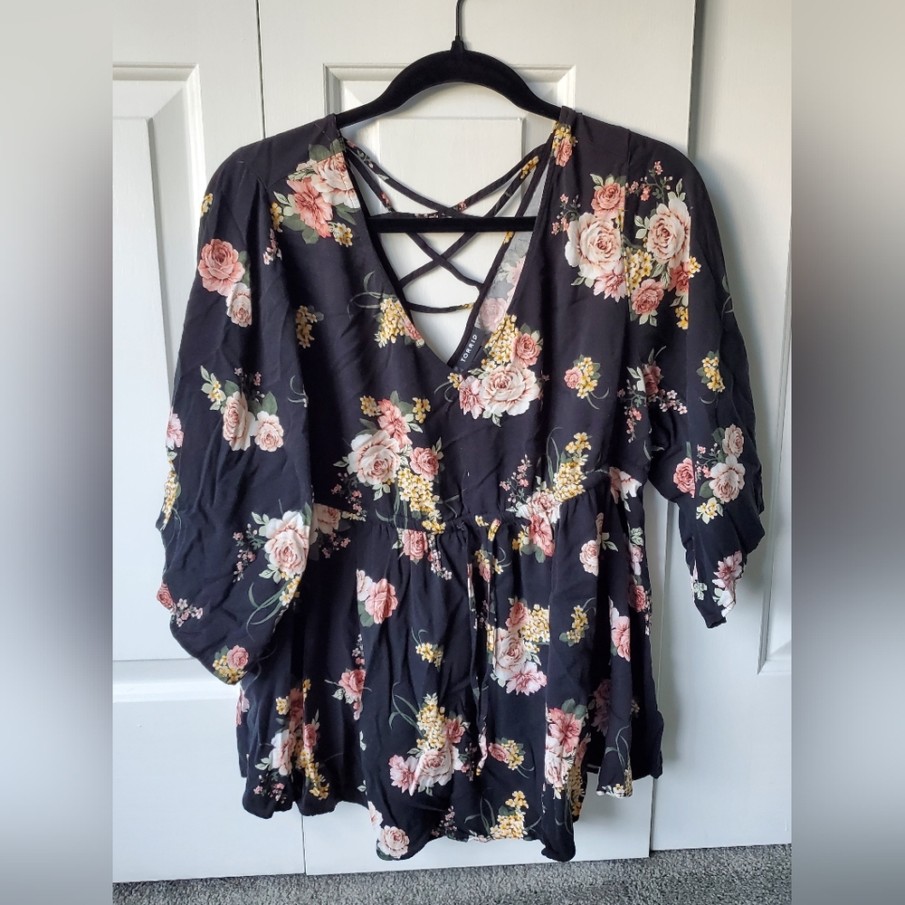 Black floral blouse with crisscrossing back (Torrid 0)